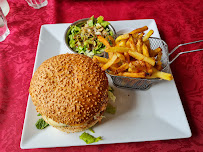 Hamburger végétarien du Restaurant français Le Comptoir Des Géants - Restaurant - Bar - Epicerie à Saint-Maurice-en-Trièves - n°2