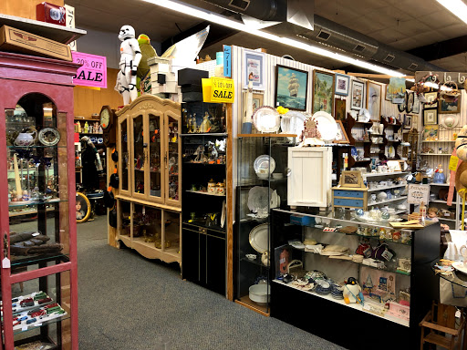 Antique Store «Cackleberry Farm Antique Mall», reviews and photos, 3371 Lincoln Hwy, Paradise, PA 17562, USA