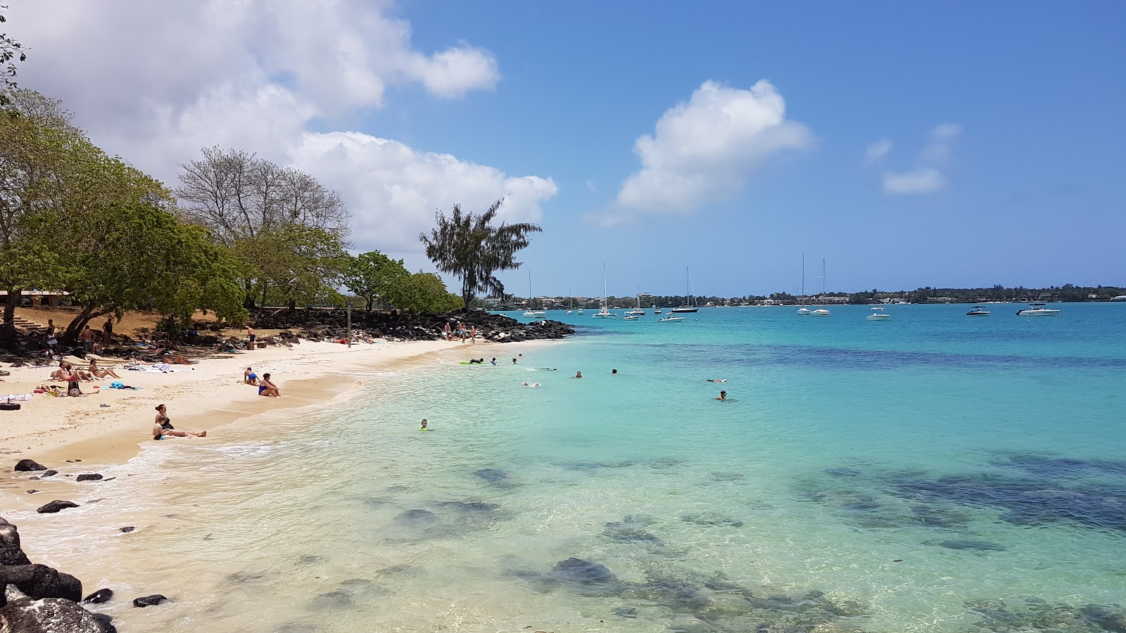 Foto von La Cuvette Beach mit beiger sand Oberfläche