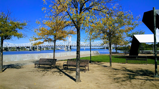 Park «Louisville Waterfront Park (Great Lawn, Harbor Lawn, Festival Plaza)», reviews and photos, 231 Witherspoon St, Louisville, KY 40202, USA
