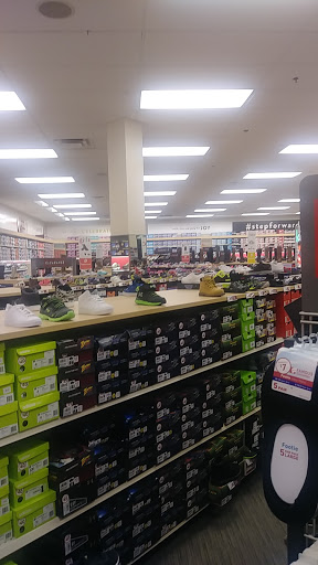 Shoe Store «Famous Footwear», reviews and photos, 3606 Metro Dr, Council Bluffs, IA 51501, USA