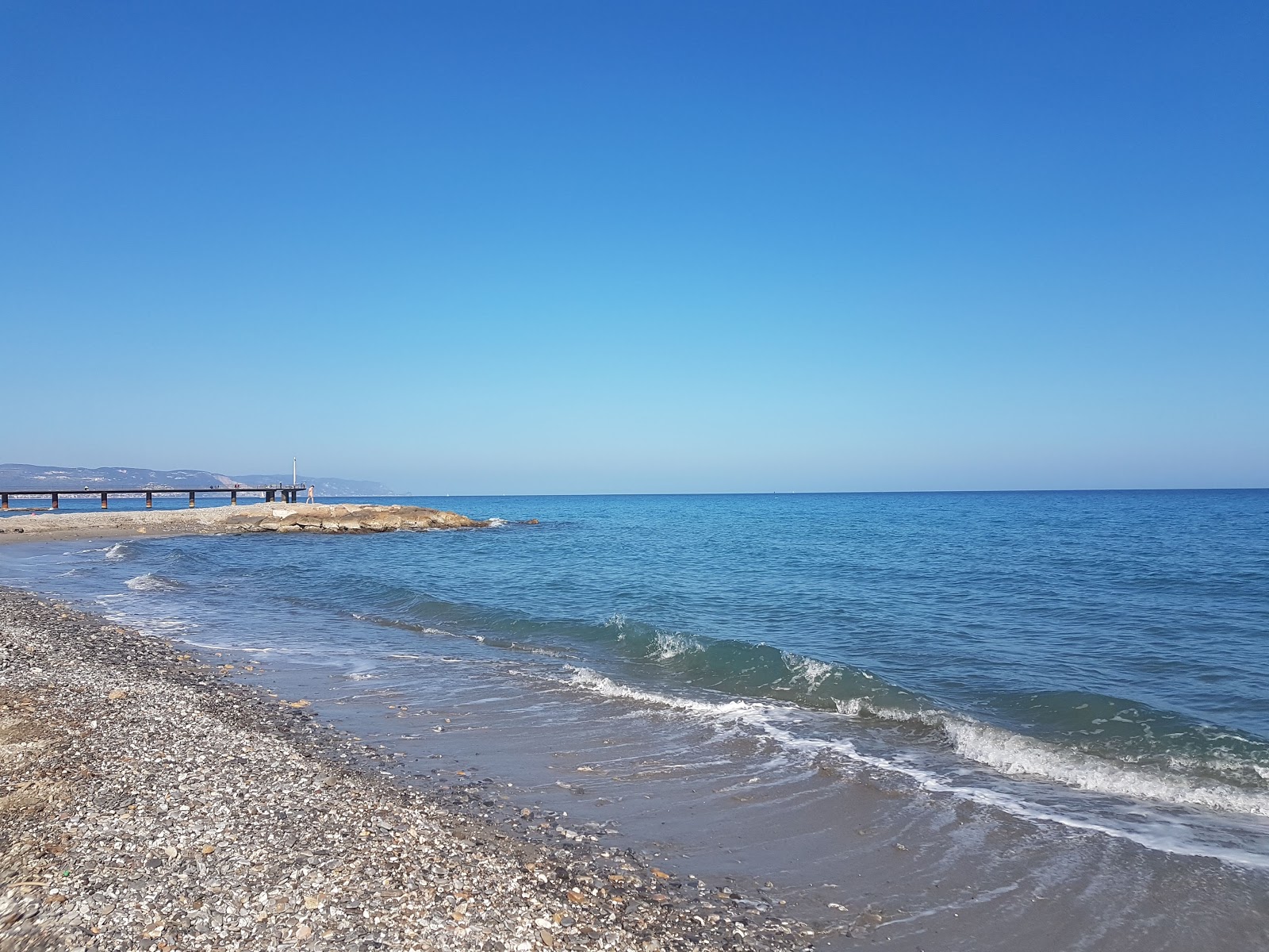 San Sebastiano beach的照片 带有蓝色的水表面
