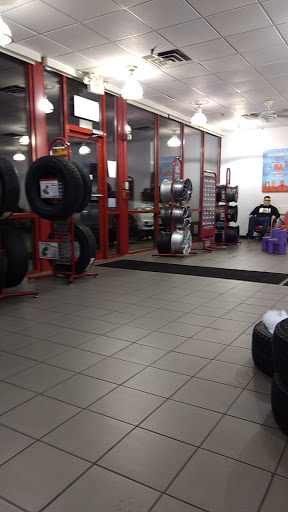 Tire Shop «Discount Tire», reviews and photos, 5505 South La Grange Road, Countryside, IL 60525, USA