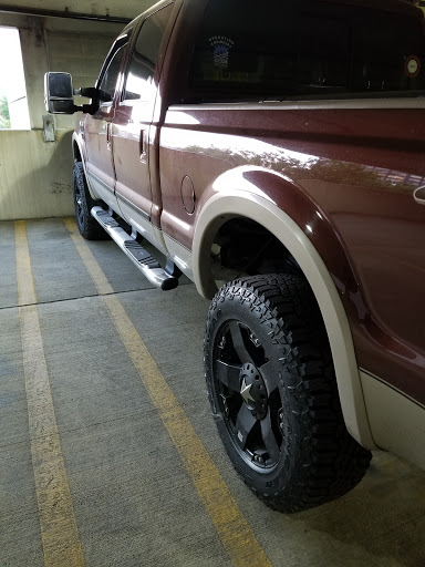 Tire Shop «Discount Tire Store - Center Line, MI», reviews and photos, 26805 Van Dyke, Center Line, MI 48015, USA