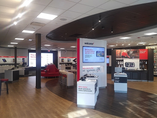 Cell Phone Store «Verizon», reviews and photos, 596 Randall Rd, South Elgin, IL 60177, USA