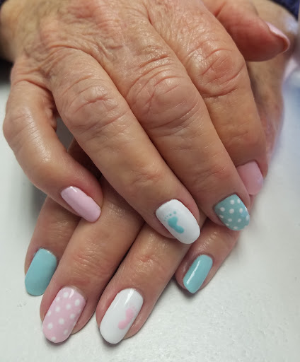 Beauty Salon «Hollywood Blonde Salon», reviews and photos, 140 N Kingshighway St, St Charles, MO 63301, USA