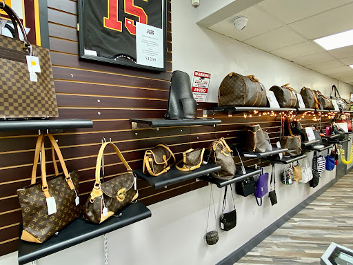 Pawn Shop «Pine Ridge Pawn & Jewelry», reviews and photos, 2033 Pine Ridge Rd #4, Naples, FL 34109, USA