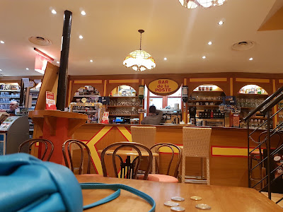 Café de la poste à Combourg