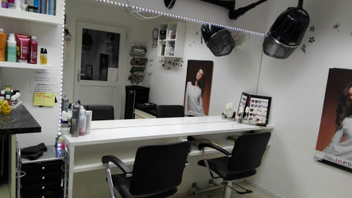 Maria Lamplmair - 'Haarstudio MARIA' In Lehen