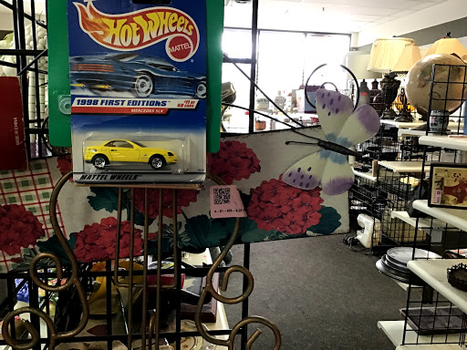 Thrift Store «Angel View Resale Store - Bermuda Dunes», reviews and photos, 77898 Country Club Dr # 91, Palm Desert, CA 92211, USA