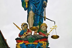 Gerechtigkeitsbrunnen image