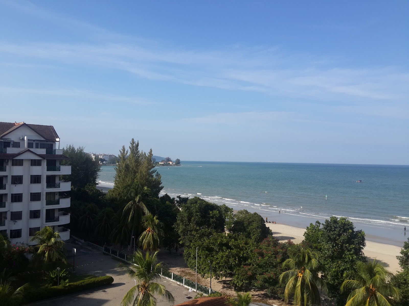 Fotografie cu Cahaya Negeri beach cu o suprafață de apa turcoaz