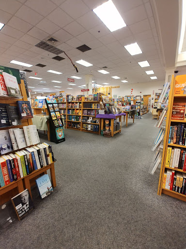 Book Store «Schuler Books & Music», reviews and photos, 1982 W Grand River Ave, Okemos, MI 48864, USA