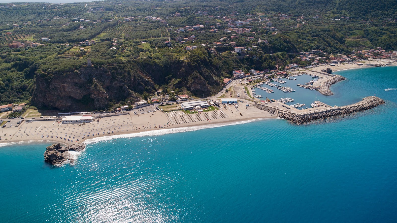 Fotografija Torre Saracena beach z modra voda površino