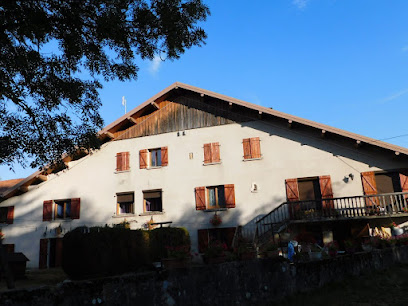 La ferme des Coucous : Salle de réception, repas à la ferme, Gîte de groupe, et Chambres d'hôtes avec jacuzzi dans le Jura dans le plateau de Nozeroy proche des gorges de la Langouette