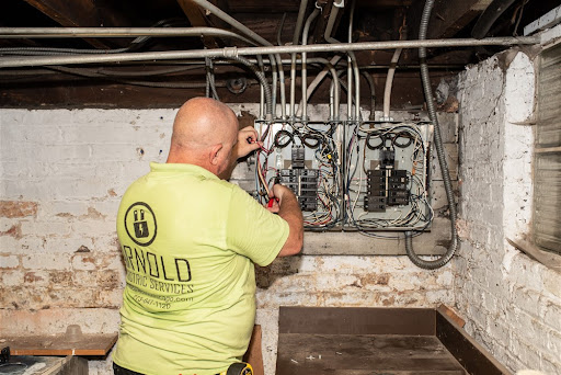 Electrician «Chicago Electrician - Arnold Electric Services», reviews and photos, 6645 N Oliphant Ave, Chicago, IL 60631, USA