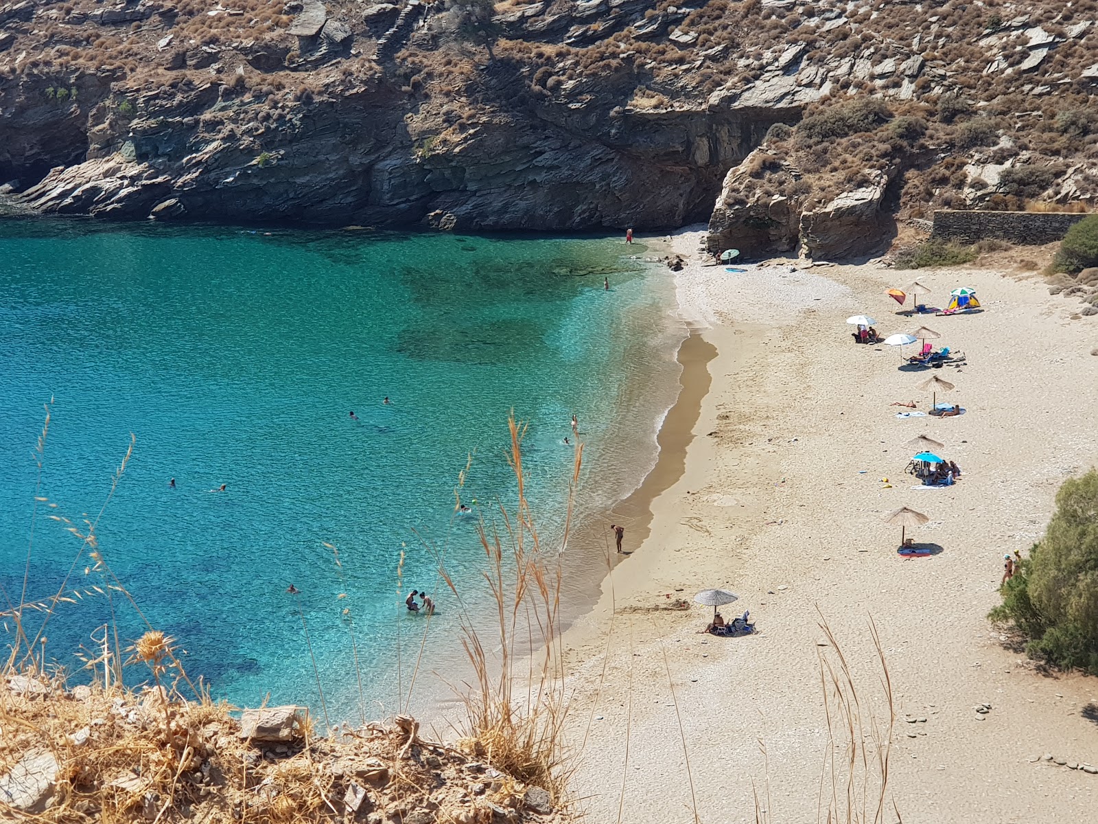 Foto di Sikamia con una superficie del sabbia luminosa