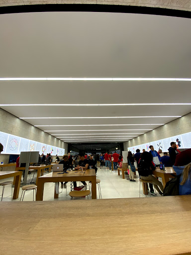 Computer Store «Apple Lincoln Road», reviews and photos, 1021 Lincoln Rd, Miami Beach, FL 33139, USA