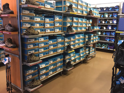 Sportswear Store «Columbia Sportswear Outlet Store at Prime Outlets Williamsburg», reviews and photos, 5711-37 Richmond Rd, Williamsburg, VA 23188, USA