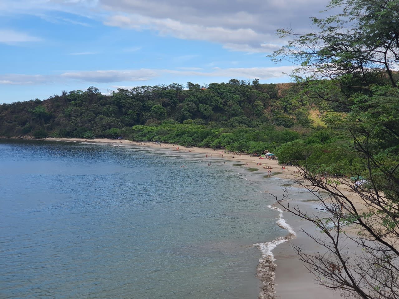 Foto von Rajada beach II umgeben von Bergen