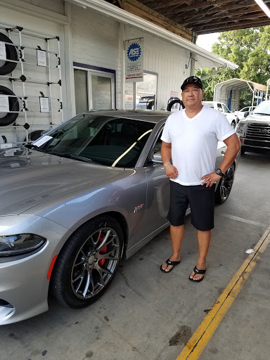 Used Car Dealer «Bluebonnet Chrysler Dodge», reviews and photos, 547 S Seguin Ave, New Braunfels, TX 78130, USA