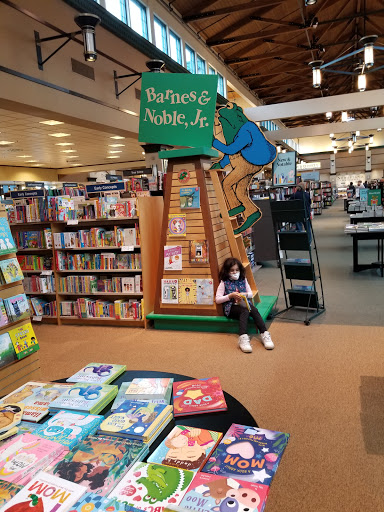 Book Store «Barnes & Noble», reviews and photos, 235 Daniel Webster Hwy, Nashua, NH 03060, USA