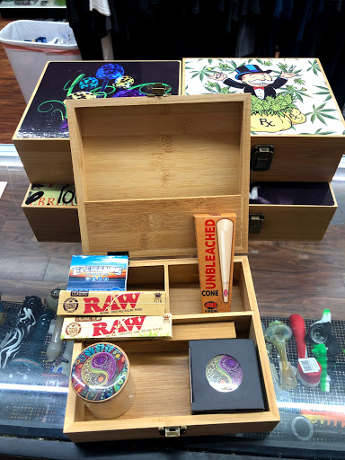 Tobacco Shop «Sky High Smoke Shop», reviews and photos, 19801 NW 27th Ave, Miami Gardens, FL 33056, USA