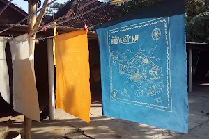 Batik Biru Bulu image