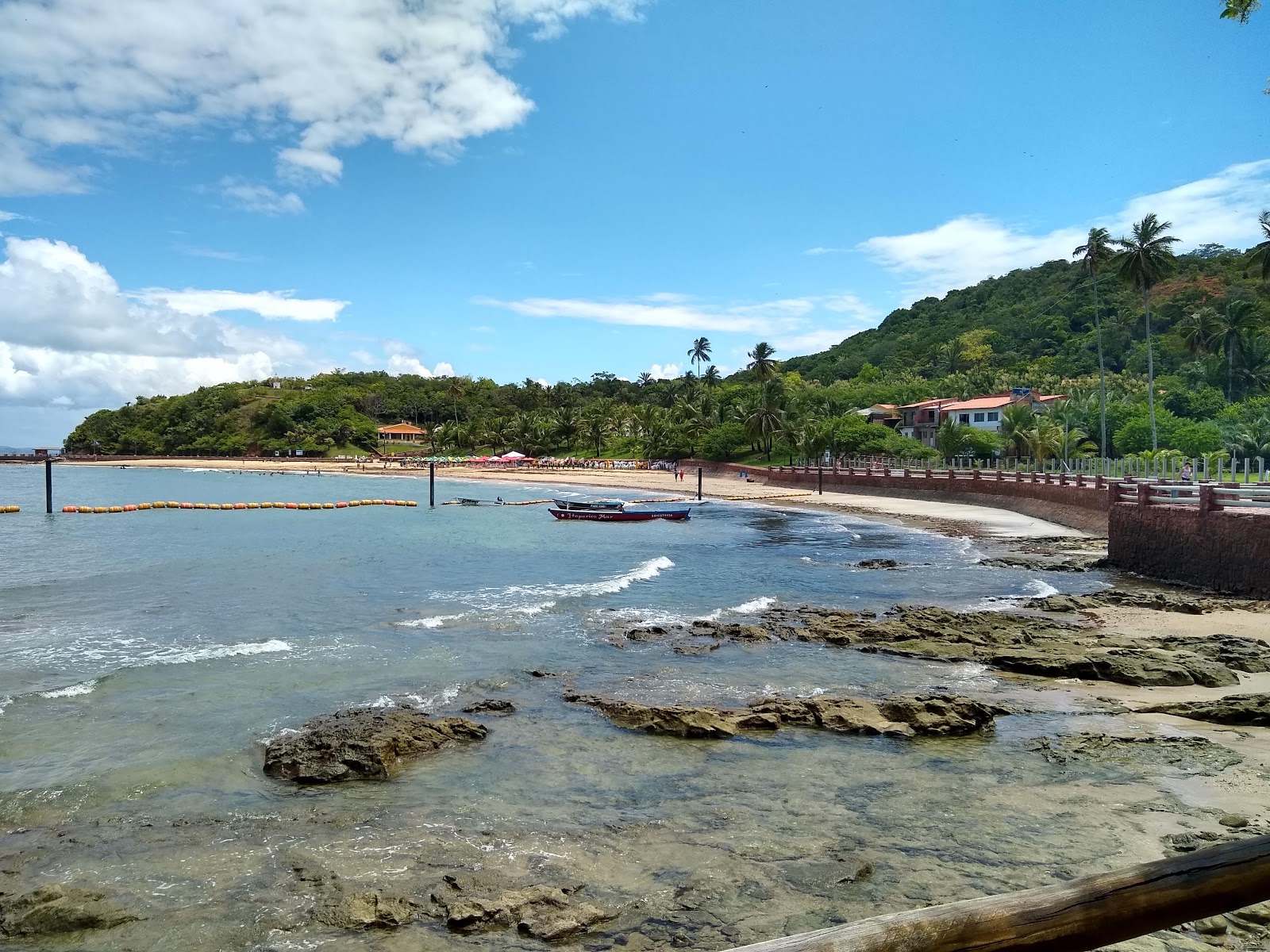Fotografie cu Praia de Nossa înconjurat de munți