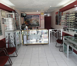 Centro Óptico Revolución photo