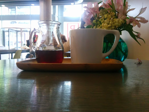 Coffee Shop «Intelligentsia Coffee Old Town Coffeebar», reviews and photos, 1233 N Wells St, Chicago, IL 60610, USA