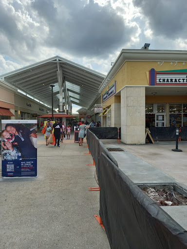 Clothing Store «Polo Ralph Lauren Factory Store», reviews and photos, 8200 Vineland Ave #500, Orlando, FL 32821, USA