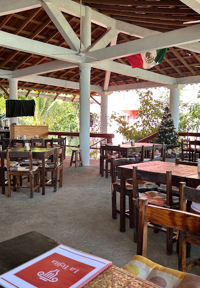 Restaurante La Tejita - P.º del Pescador S/N, Playa la Madera, 40890 Zihuatanejo, Gro., Mexico