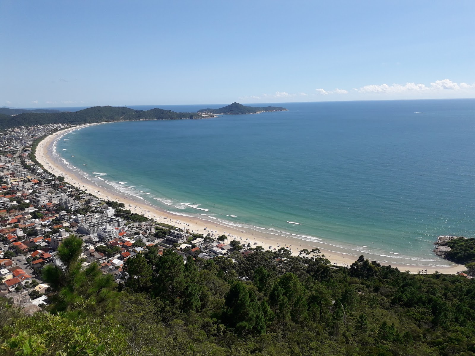 Foto de Praia do Canto Grande con recta y larga