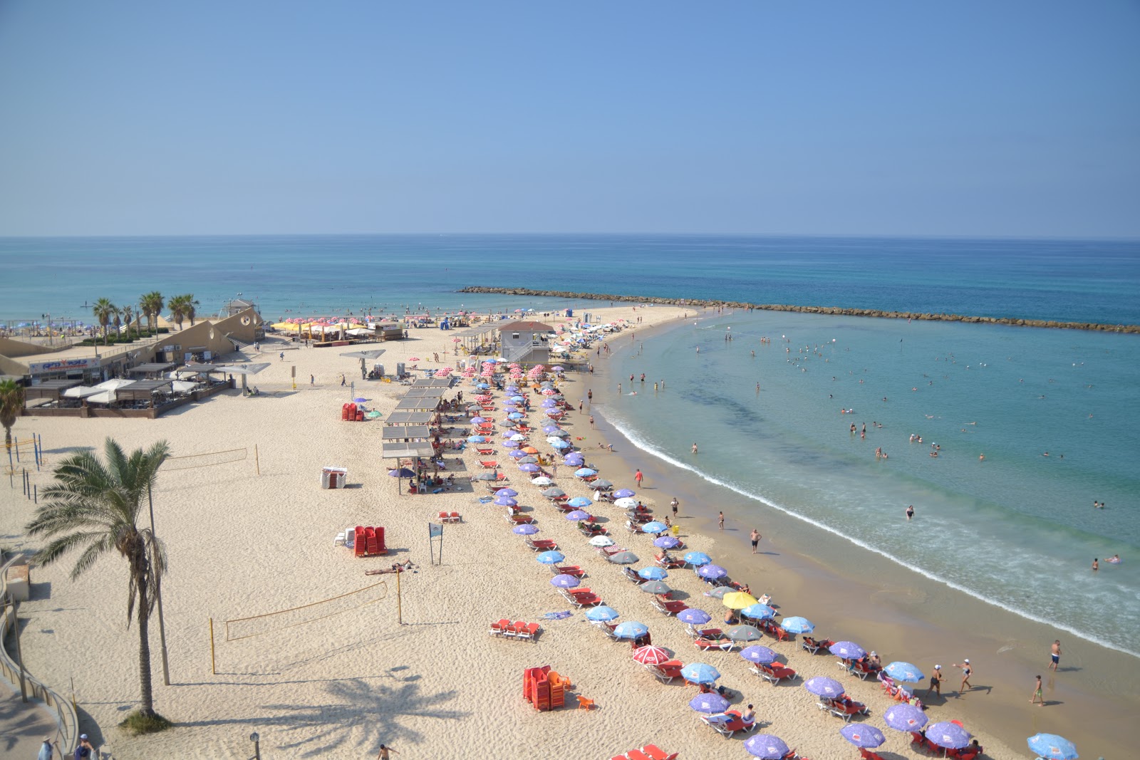 Sironit Plajı'in fotoğrafı turkuaz saf su yüzey ile