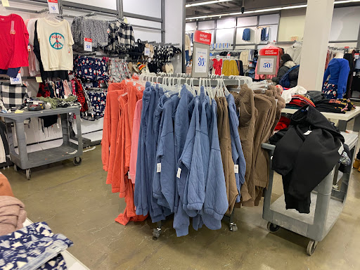 Clothing Store «Old Navy», reviews and photos, 13915 20th Ave, College Point, NY 11356, USA