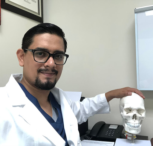 Neurocirujano y Radiocirugía - Dr. Leonel Boheris Alvarado Torres