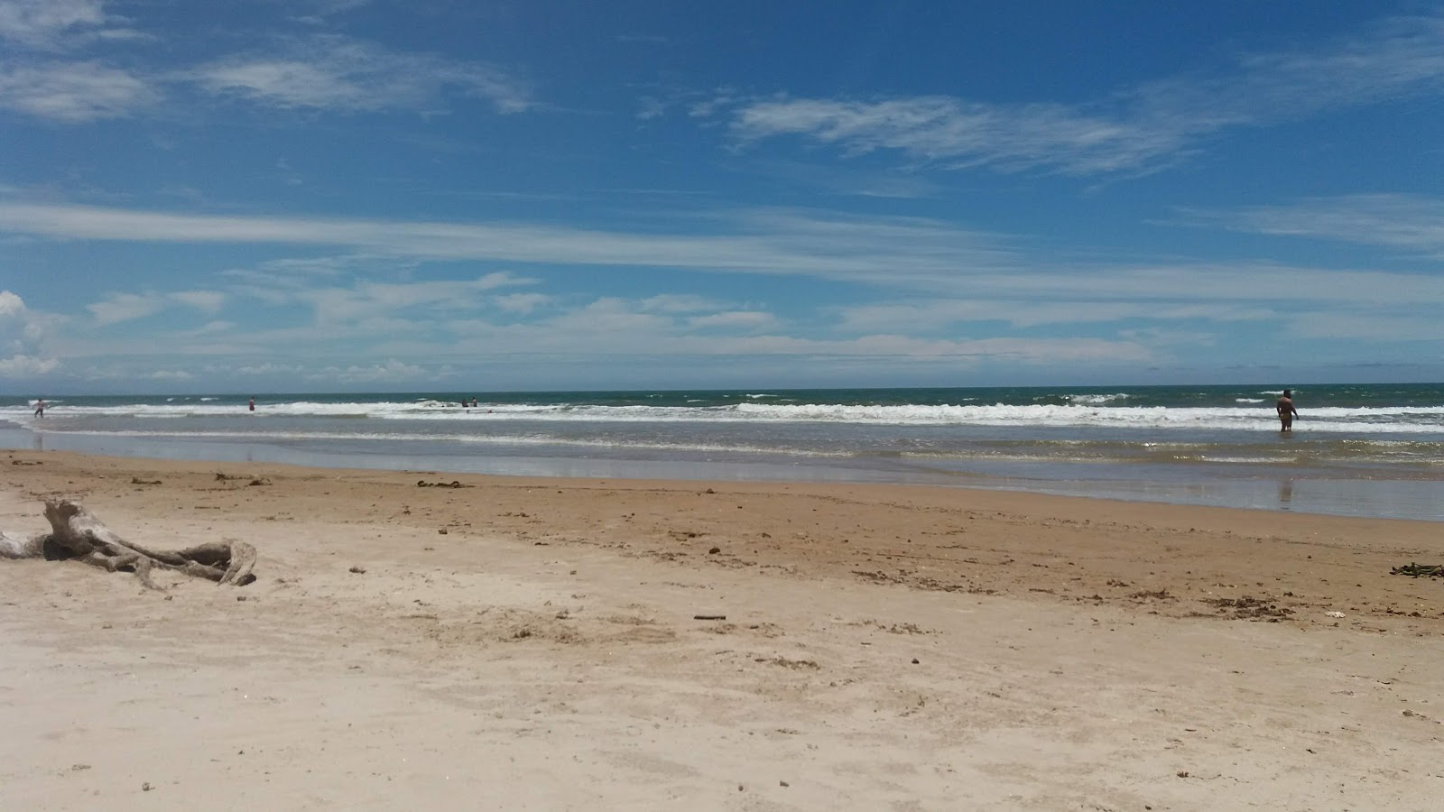 Fotografie cu Plaja Itabapoana cu o suprafață de nisip strălucitor