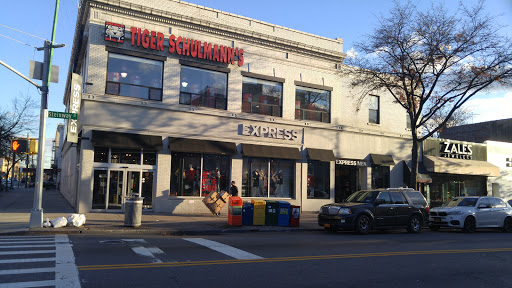 Clothing Store «Express», reviews and photos, 3101 Steinway St, Astoria, NY 11103, USA