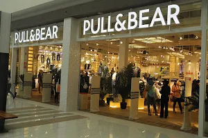 Pull & Bear image