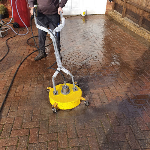 Reading Pressure Washing - Reading, Berkshire - Driveway Cleaning & Patio Cleaning - Reading