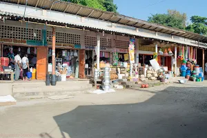 மட்டக்களப்பு பொது சந்தை Batticaloa Public Market මඩකලපුව පොදු වෙළෙඳ පොළ image