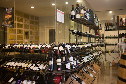 Cửa hàng Rượu nhập khẩu Red Apron - Wine Shop
