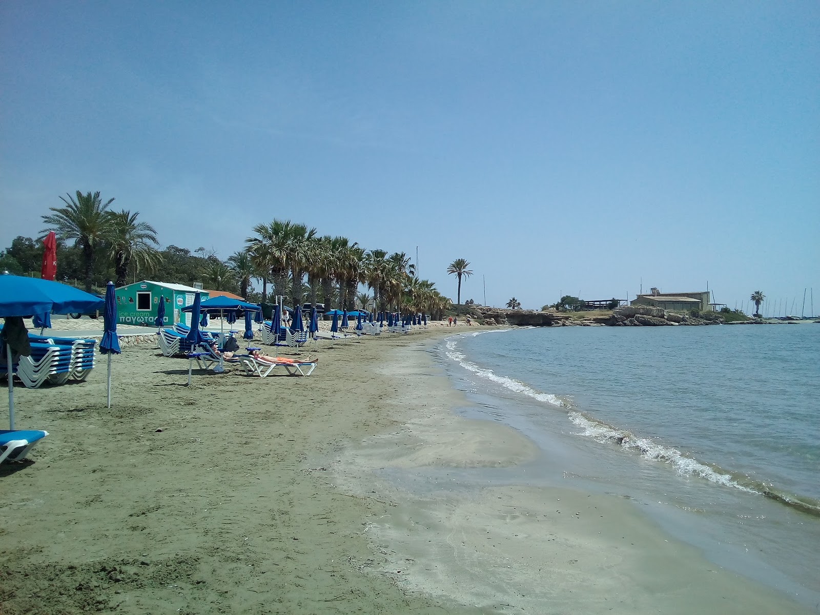 Photo of Cessac beach with blue water surface