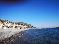 Foto von Ospedaletti Beach und die siedlung