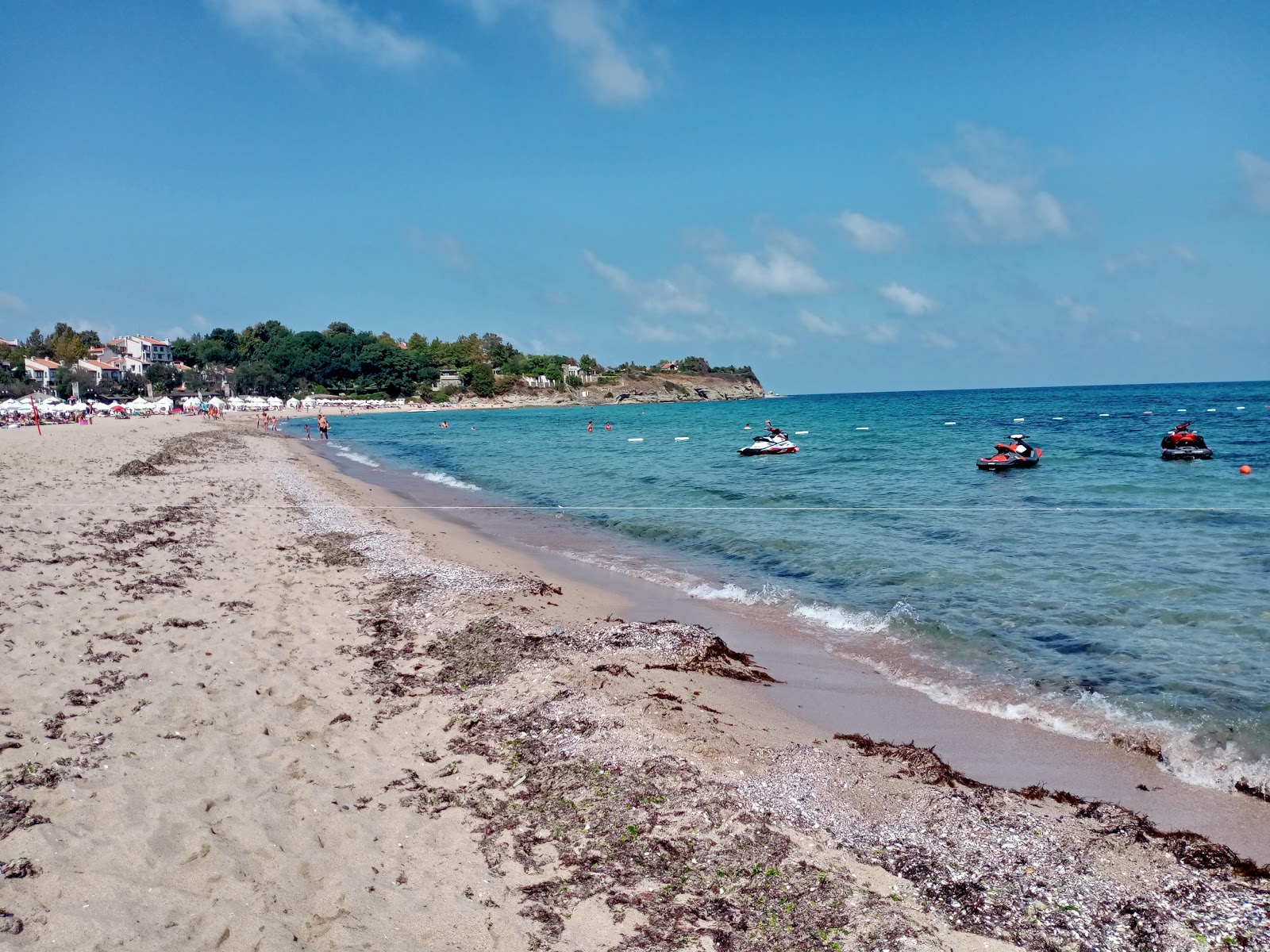 Fotografie cu Oasis beach cu o suprafață de nisip fin strălucitor