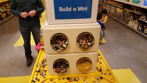 Toy Store «The LEGO Store», reviews and photos, 5 Woodfield Mall, Schaumburg, IL 60173, USA