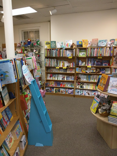 Book Store «Eight Cousins Books», reviews and photos, 189 Main St, Falmouth, MA 02540, USA