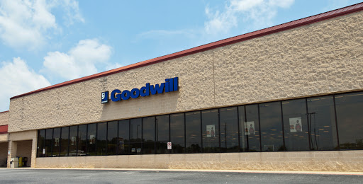 Thrift Store «Goodwill of North Georgia: Kennesaw Store and Donation Center», reviews and photos, 2500 Cobb Pkwy N, Kennesaw, GA 30152, USA