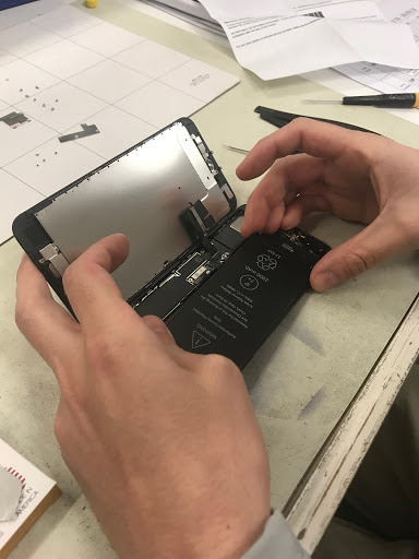 Mobile Phone Repair Shop «CPR Cell Phone Repair Wilmington», reviews and photos, 4401 Oleander Dr Suite F, Wilmington, NC 28403, USA